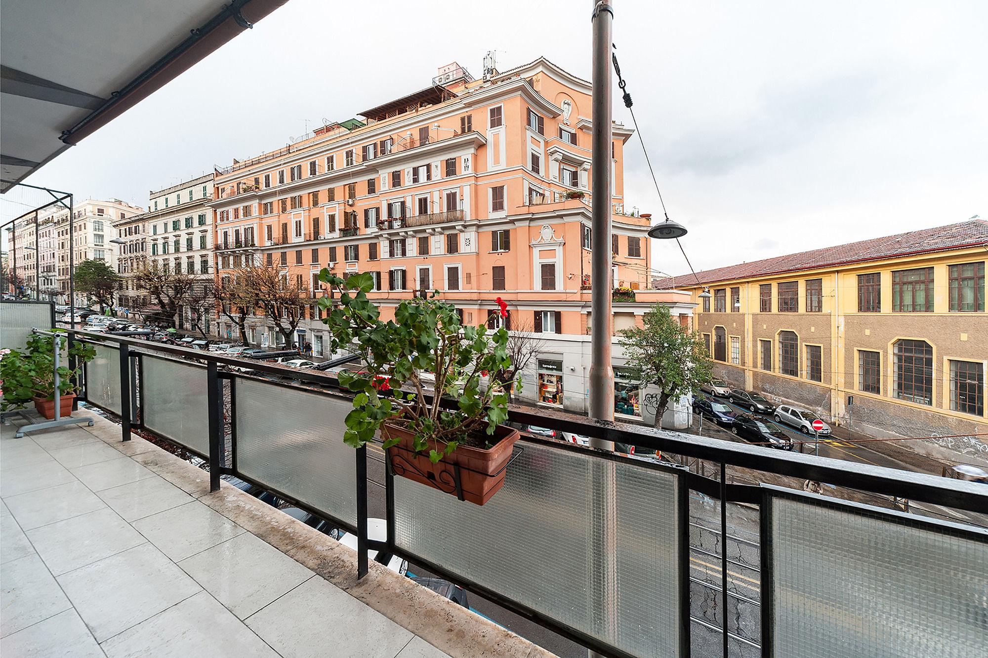 Hosting Flats Guesthouse Rome Exterior photo